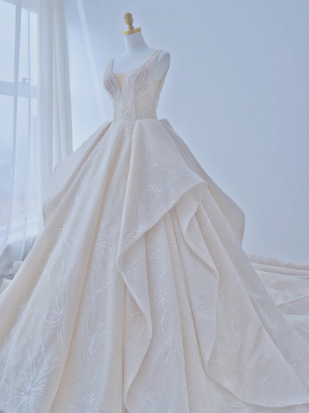 Elegant Ball Gown Satin Sequin Backless Long Wedding Dresses