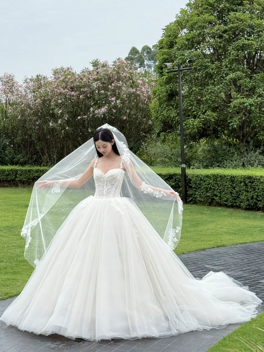 Stunning Ball Gown Spaghetti Straps Tulle Lace With Veil Long Wedding Dresses - VelvetHem