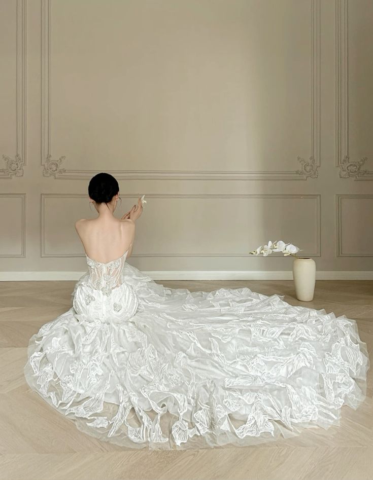 Stunning Mermaid Strapless Tulle Lace Applique Long Wedding Dresses - View 2 | FashionDia