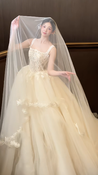 Sweet Ball Gown Square Tulle Lace With Veil Long Wedding Dresses