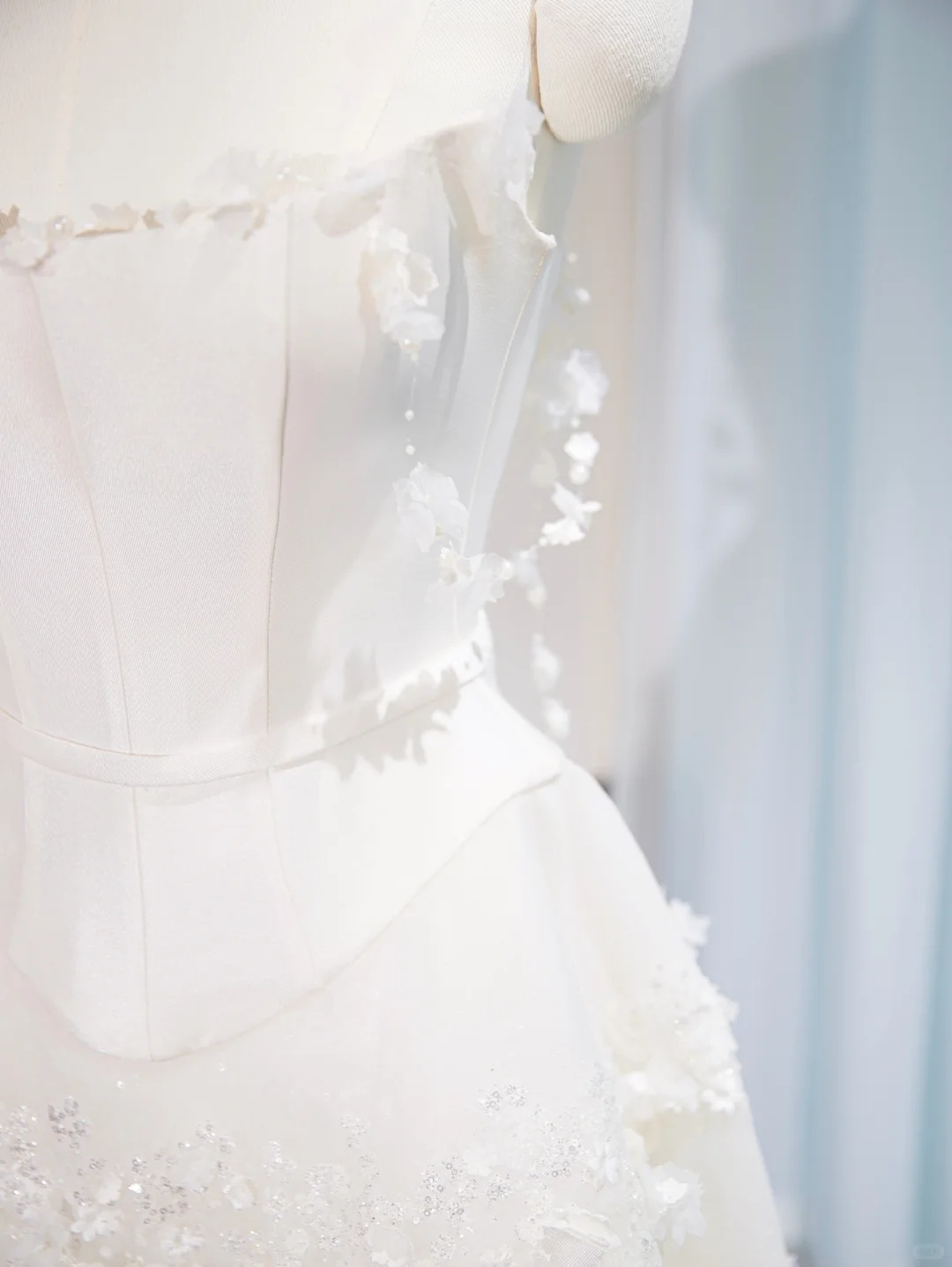 Princess A-Line Spaghetti Straps White Satin Tulle Applique Long Wedding Dresses - View 5 | FashionDia