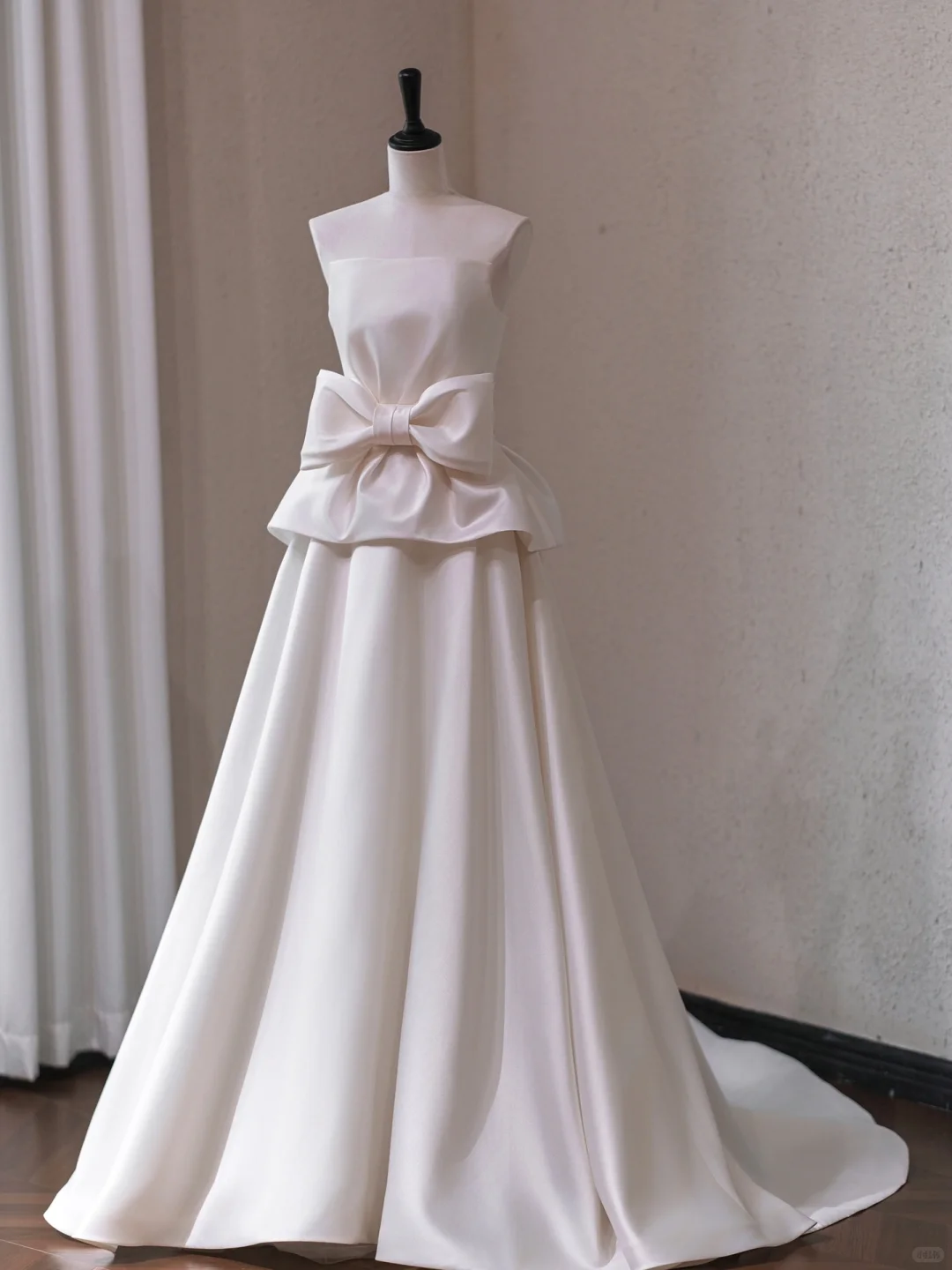 Elegant A Line Strapless Satin With Bow Long Wedding Dresses