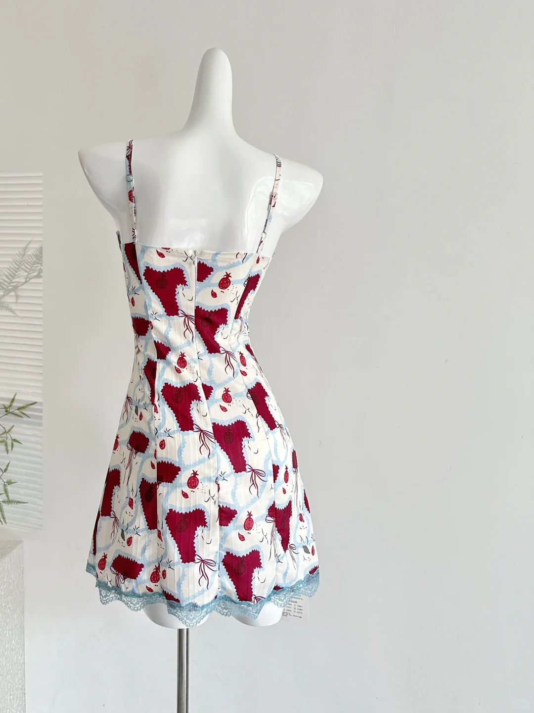Stunning Mermaid Spaghetti Straps Satin Printed Lace Short Homecoming Dress 22th Birthday Outfits - View 2 | FashionDia