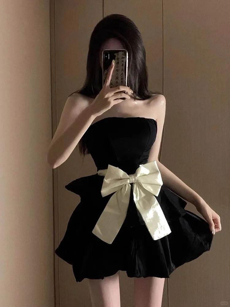 Black A-Line Strapless Satin With Bow Short Homecoming Dress 17th Birthday Outfits - FashionDia