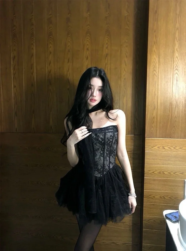Chic A-Line Strapless Tulle Lace Short Homecoming Dress 20th Birthday Outfits - View 2 | FashionDia