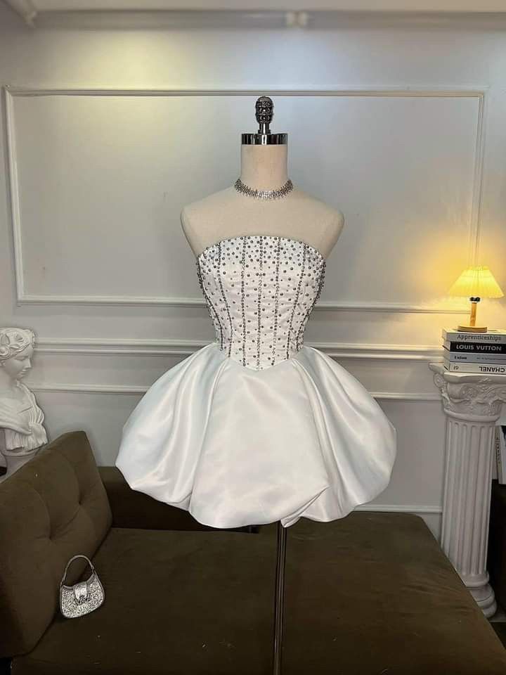 Lovely A-Line Strapless Satin Beads Short Homecoming Dress 18th Birthday Outfits - FashionDia