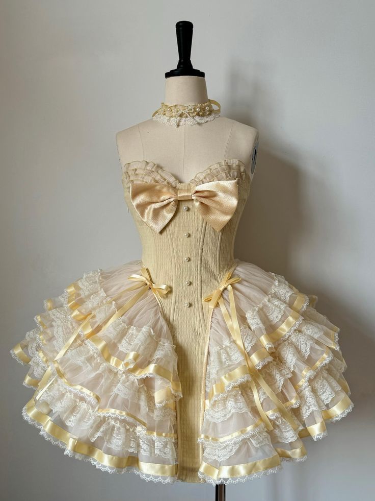 Sweet Ball Gown Sweetheart Satin Lace Short Homecoming Dress 16th Birthday Outfits - View 2 | FashionDia