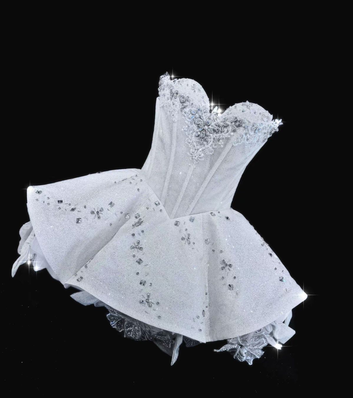 Cute White Ball Gown Sweetheart Satin Beads Short Homecoming Dress 17th Birthday Outfits - FashionDia