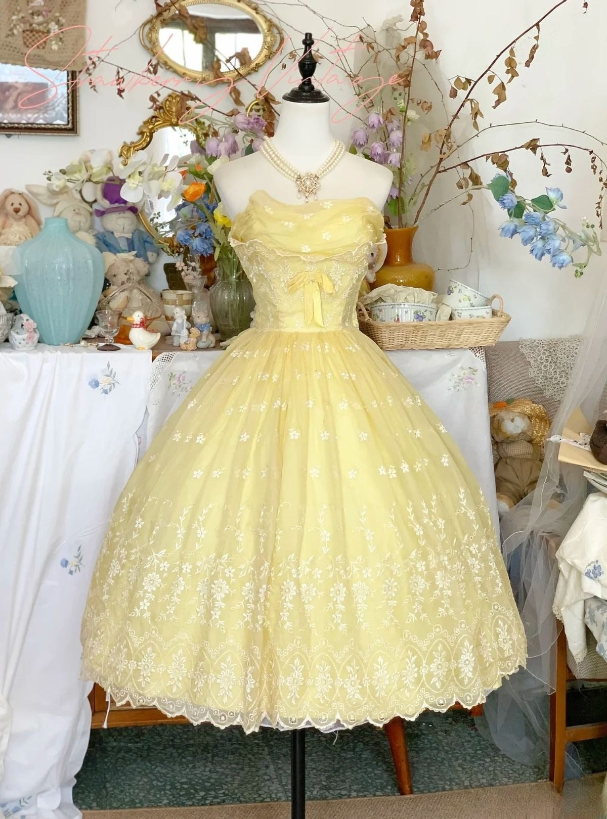 Lovely Ball Gown Yellow Strapless Tulle Lace Tea-Length Homecoming Dress 18th Birthday Outfits - FashionDia