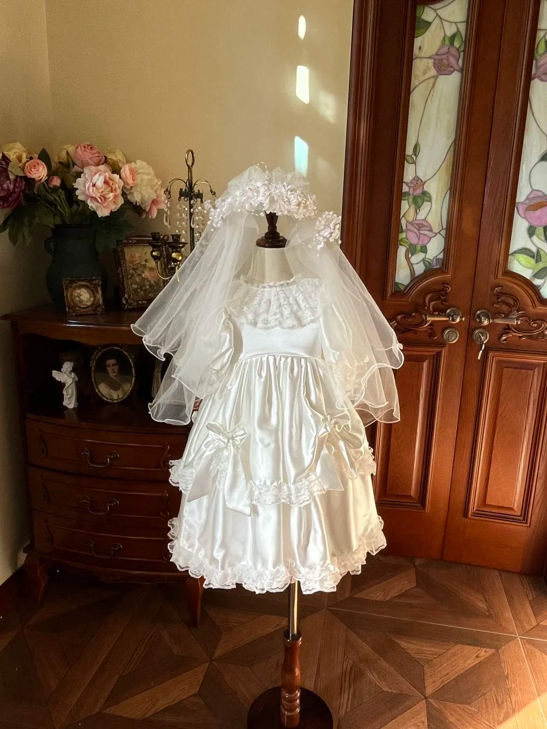 Vintage Princess A-Line Tiered Satin Lace With Short Sleeves Flower Girl Dress - View 3 | FashionDia