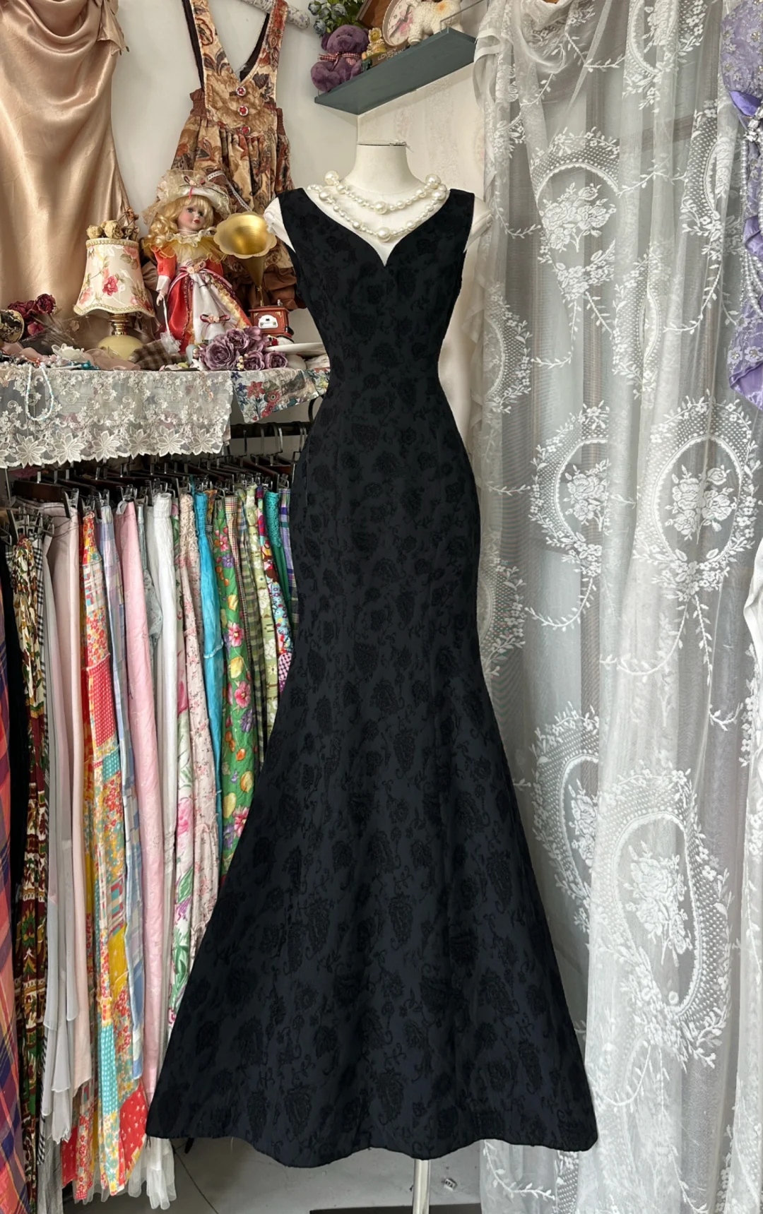 Charming Sheath Mermaid V-Neck Black Satin Long Prom Dress, Evening Dress - FashionDia