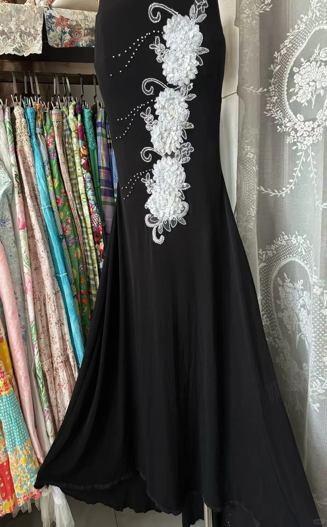 Chic Mermaid V-Neck Satin Sequin Embroidery Without Sleeves Long Prom Dress, Evening Dress - View 5 | FashionDia