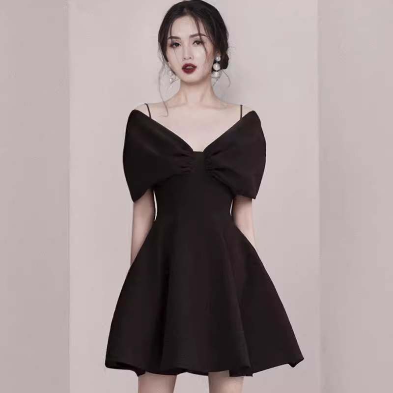 Sexy A line Spaghetti Straps Black Satin Birthday Outfit Homecoming Dresses