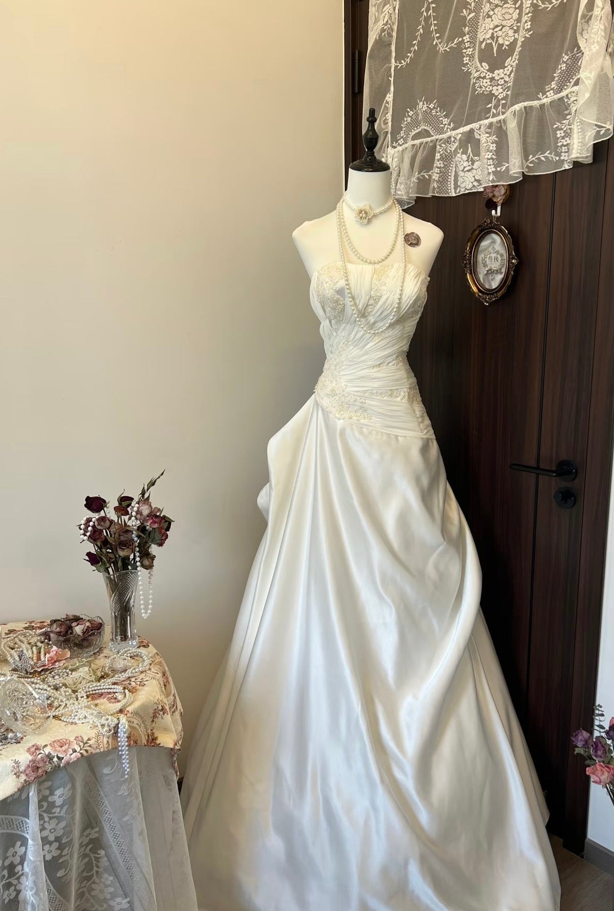 Strapless A Line Satin White Wedding Dress Applique Bridal Dress J7983