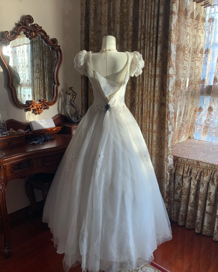 Classy White Ball Gown Tulle Lace Beaded Long Wedding Dress Formal Bridal Dress