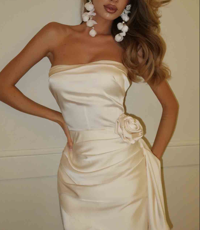 Sexy Ivory Strapless Satin Side Drape Sheath Satin Pleated Short Homecoming Dress Birthday Outfits