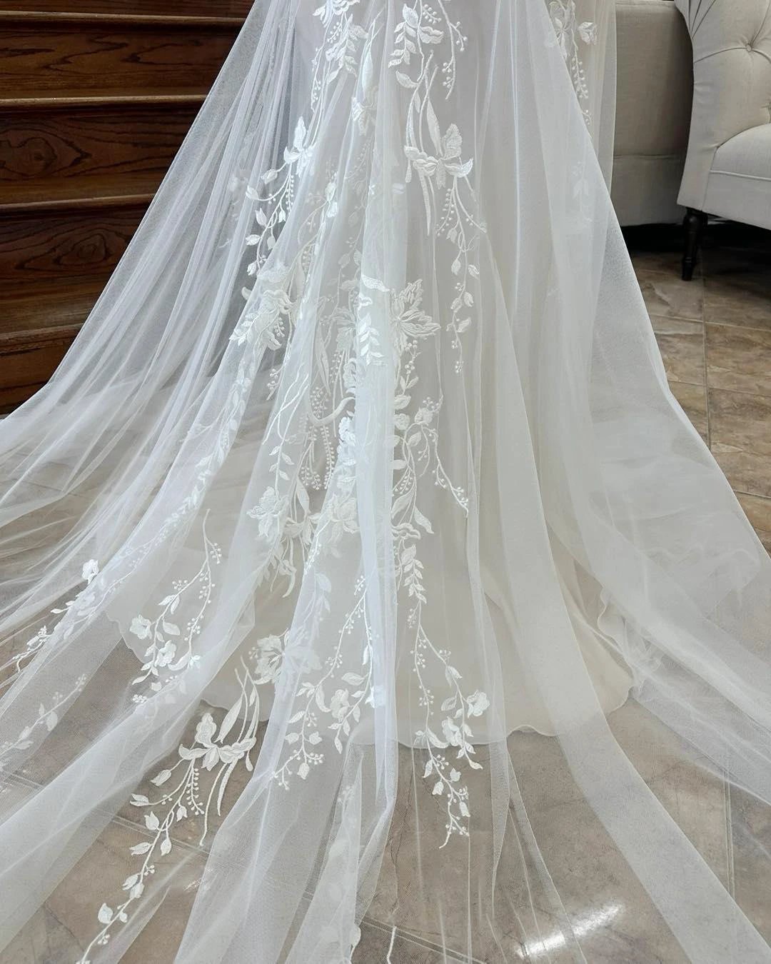 Charming A-line V-neck Sleeveless Appliques Lace Train Wedding Dress (ZD15595)