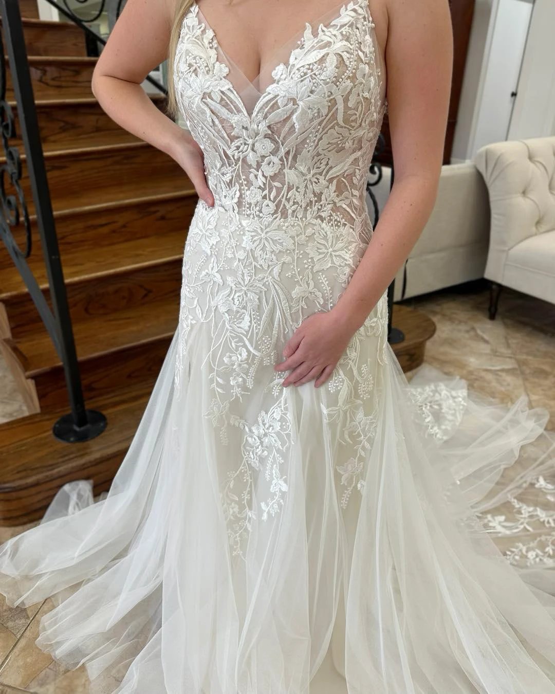 Charming A-line V-neck Sleeveless Appliques Lace Train Wedding Dress (ZD15595)