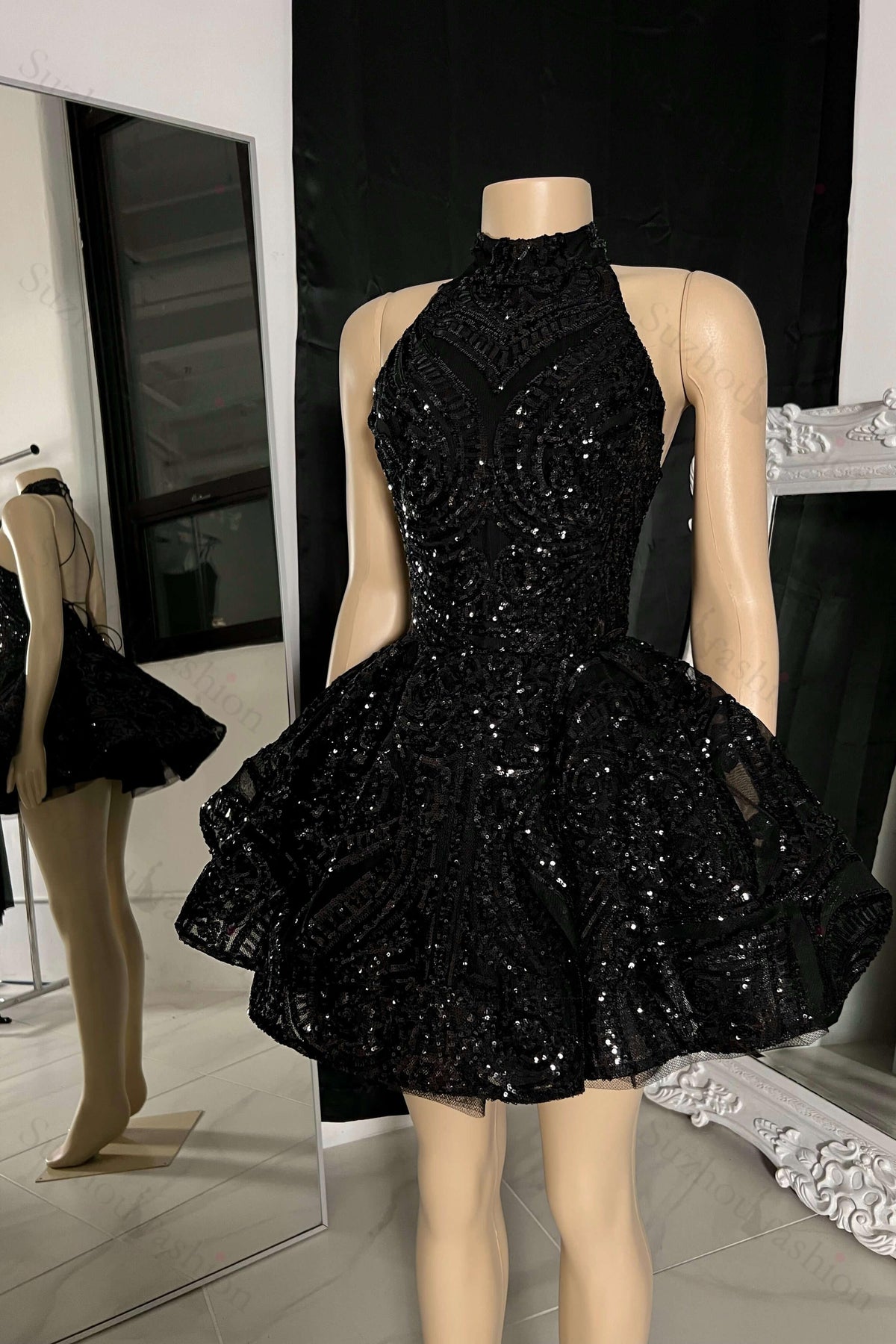 Charming Sleeveless High-neck MIni Prom Dress With Beading