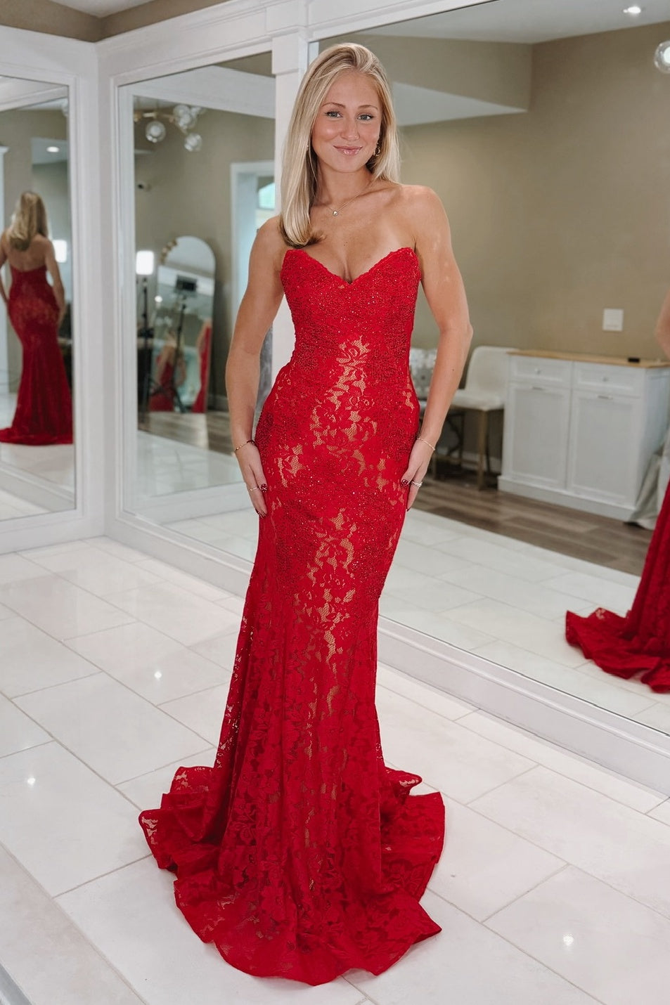 Charming Mermaid Sweetheart Red Lace Long Prom Dress with Train
