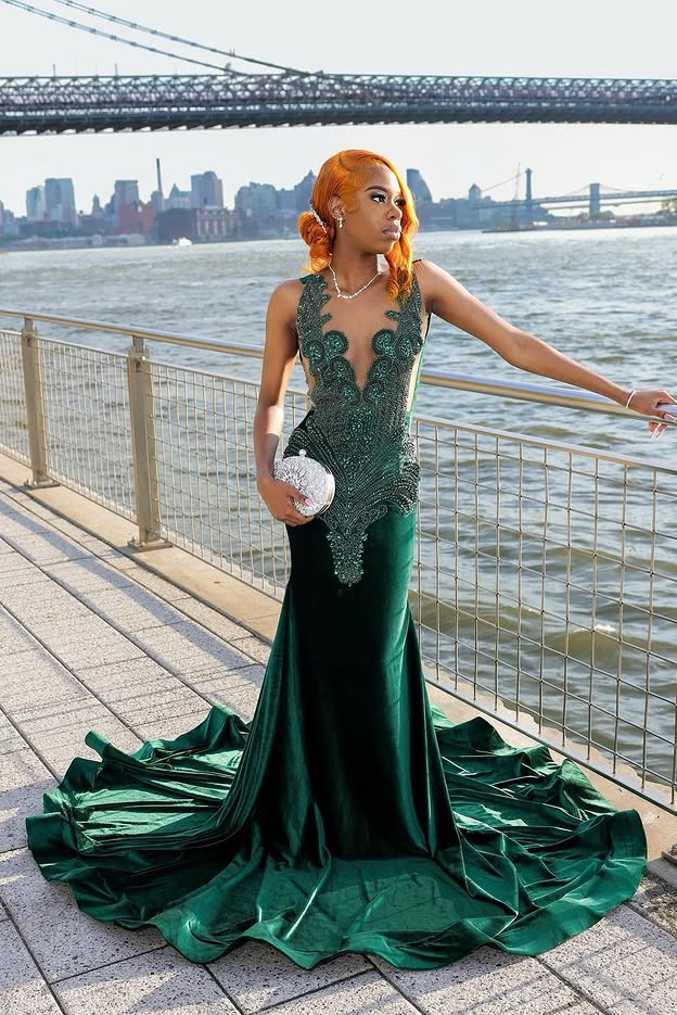 Chic Dark Green V-Neck Sleeveless Prom Dresses Mermaid Sheath With Beads
