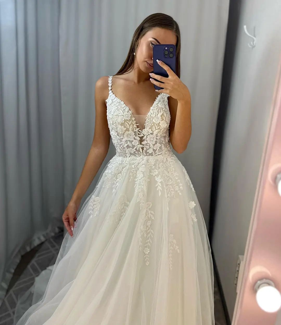 Chic Long Ivory A-line V-neck Tulle Wedding Dress with Lace and Sleeveless Design (ZD17486)