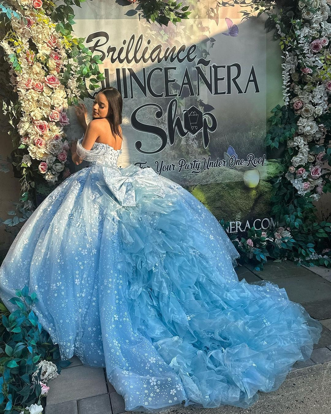Chic & Modern Ball Gown Off Shoulder Sweetheart Corset Flowers Lace Appliques Sky Blue Tulle Quinceanera Dress Princess Party Gown For Sweet 16