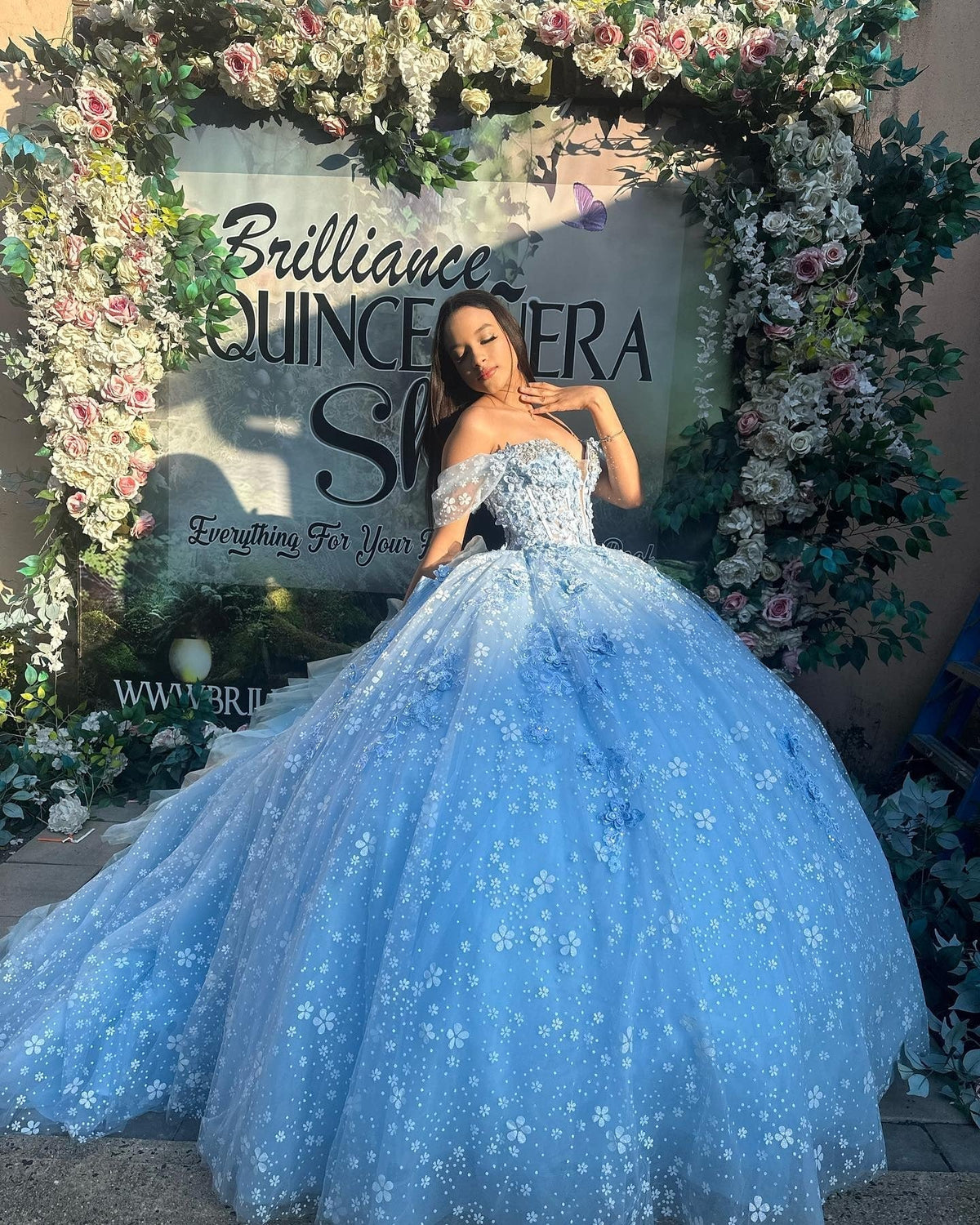 Chic & Modern Ball Gown Off Shoulder Sweetheart Corset Flowers Lace Appliques Sky Blue Tulle Quinceanera Dress Princess Party Gown For Sweet 16