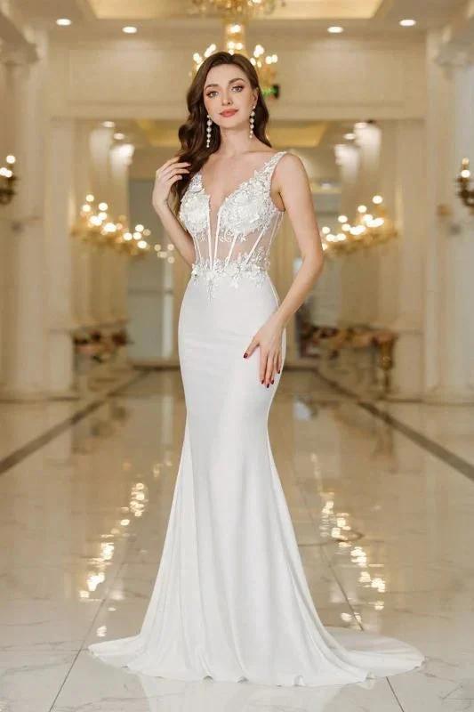 Chic V-Neck Mermaid Wedding Dress White Lace Appliques Bridal Gown with Pearls (ZD15649)