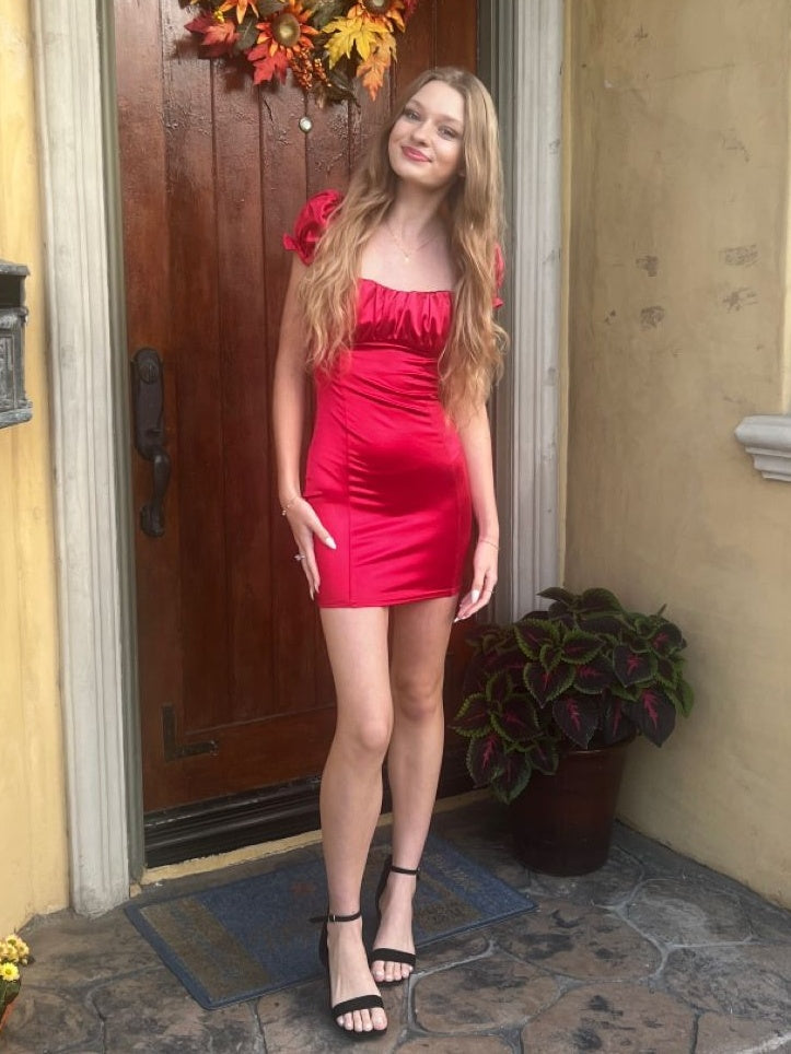 Chic Sheath Square Neck Red Satin Short Homecoming Dress with Short Sleeves