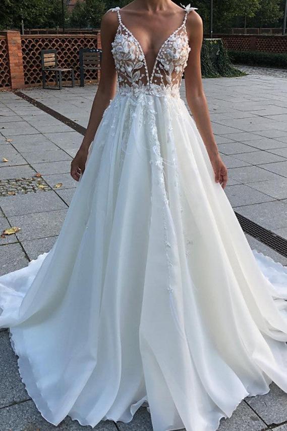Country Plus Size A-Line Wedding Dress V-neck Spaghetti Strap Lace Sleeveless Bridal Gowns with Sweep Train