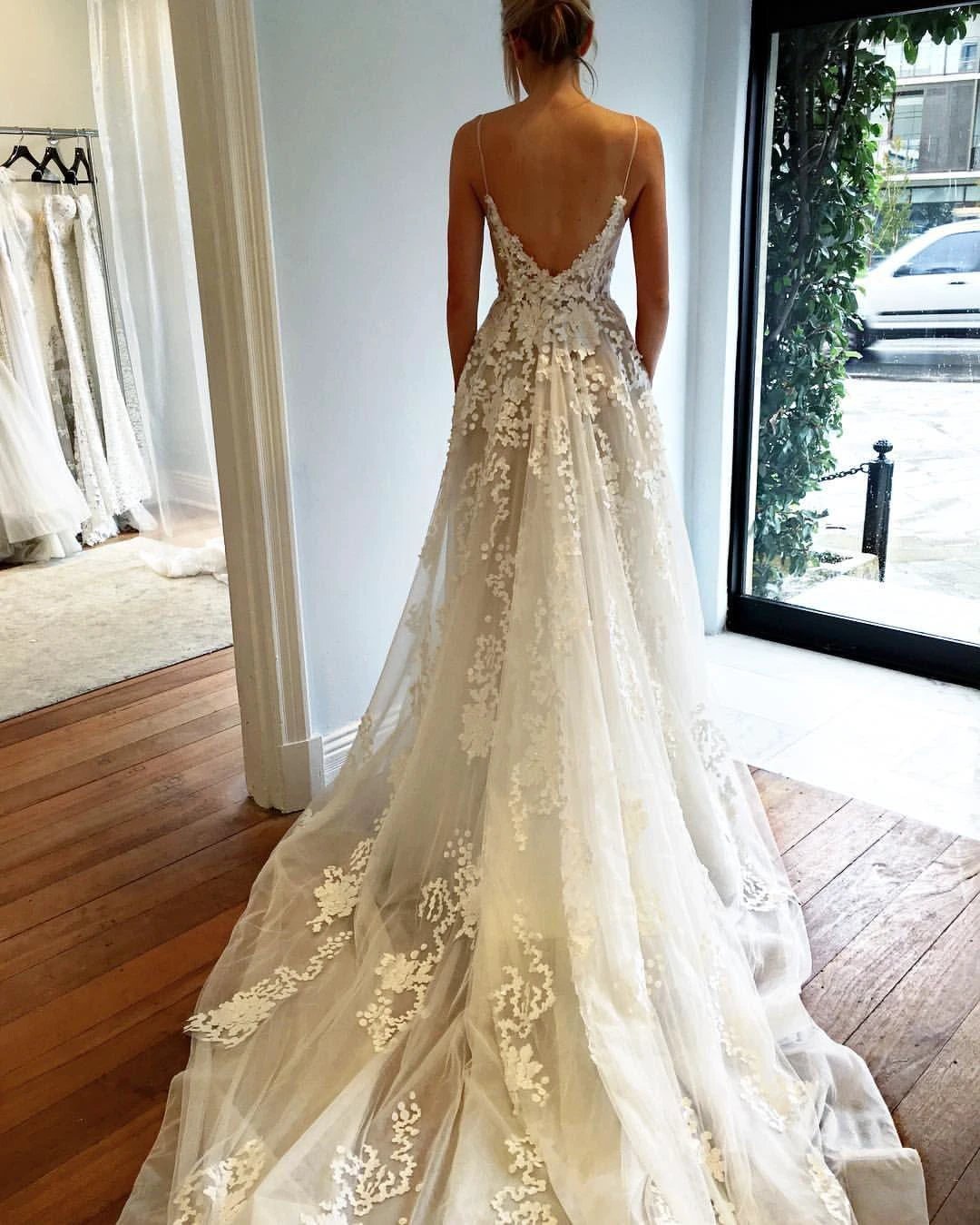 Deep V Neck Spaghetti Straps Beach Wedding Dress Bridal Gown (ZD16242)
