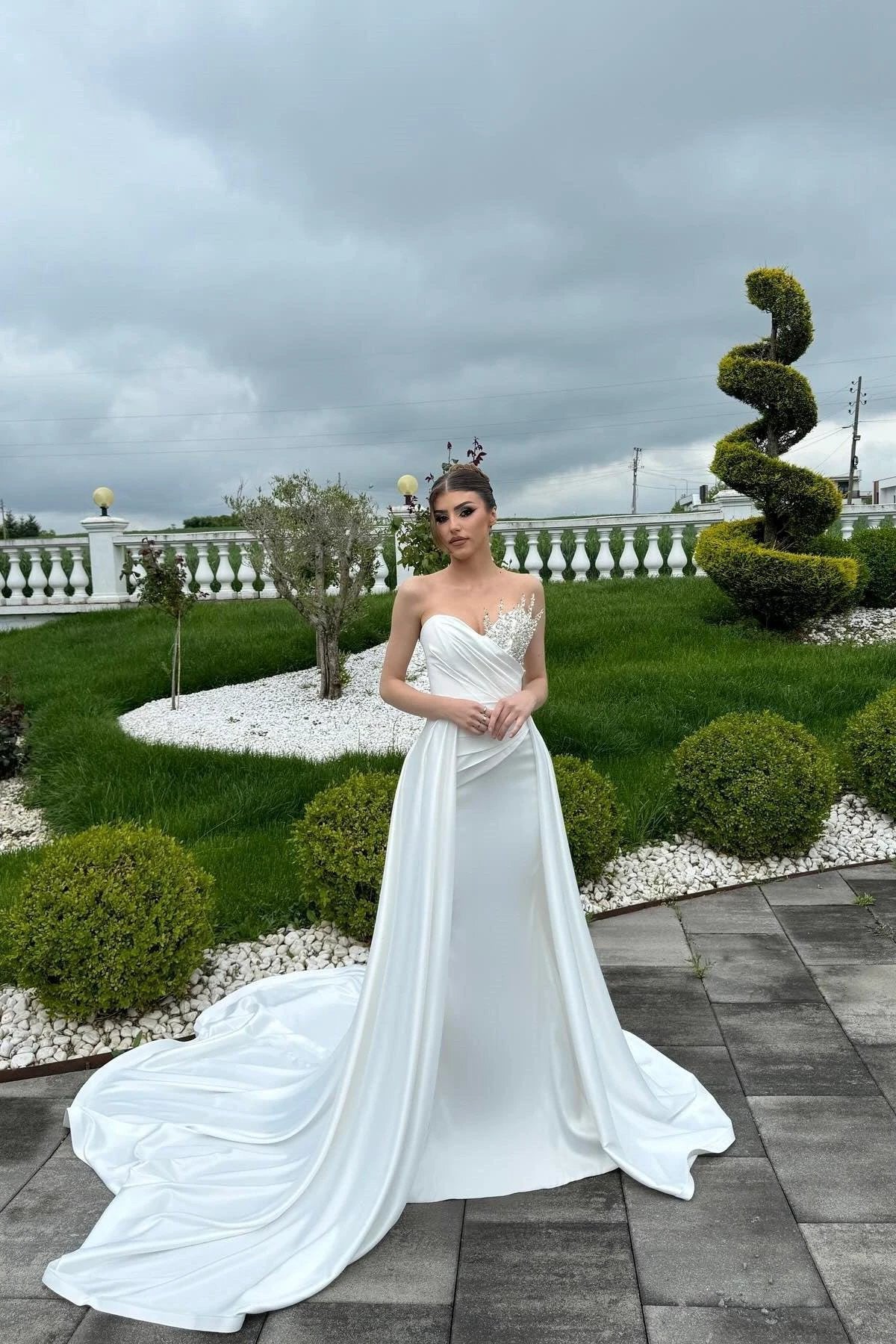 Designer A-Line Sweetheart Sleeveless Rhinestone Satin White Wedding Dress (ZD15579)
