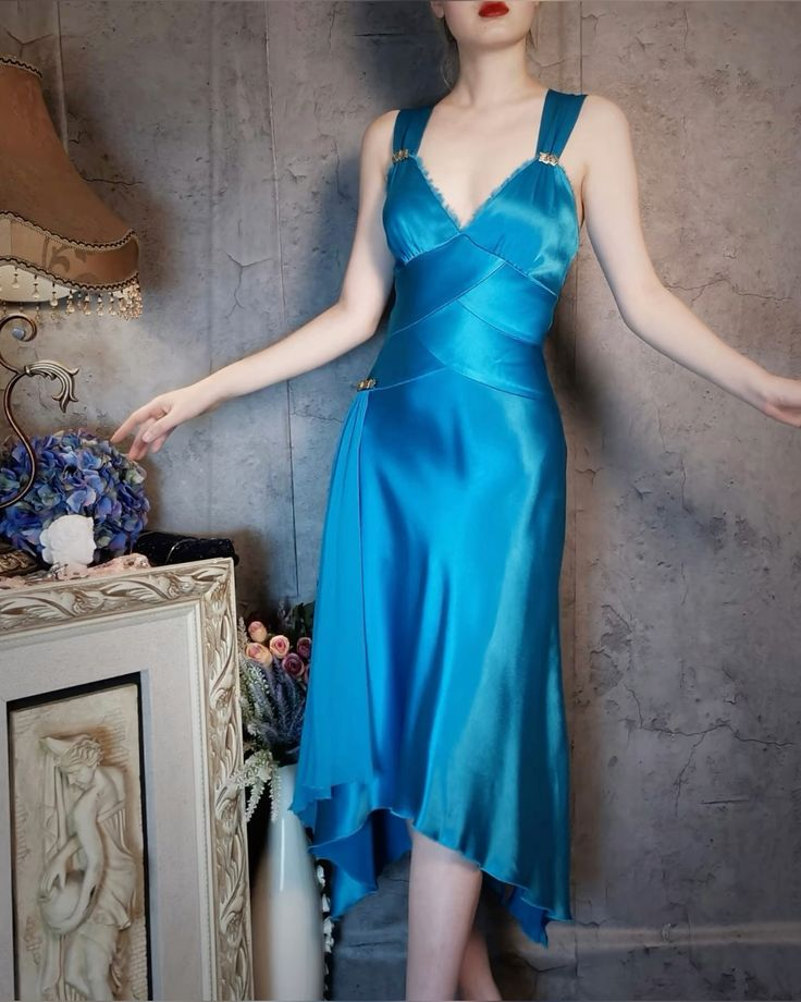 Vintage Blue V-Neck Satin Mermaid Evening Dress Long Birthday Prom Gown - FashionDia