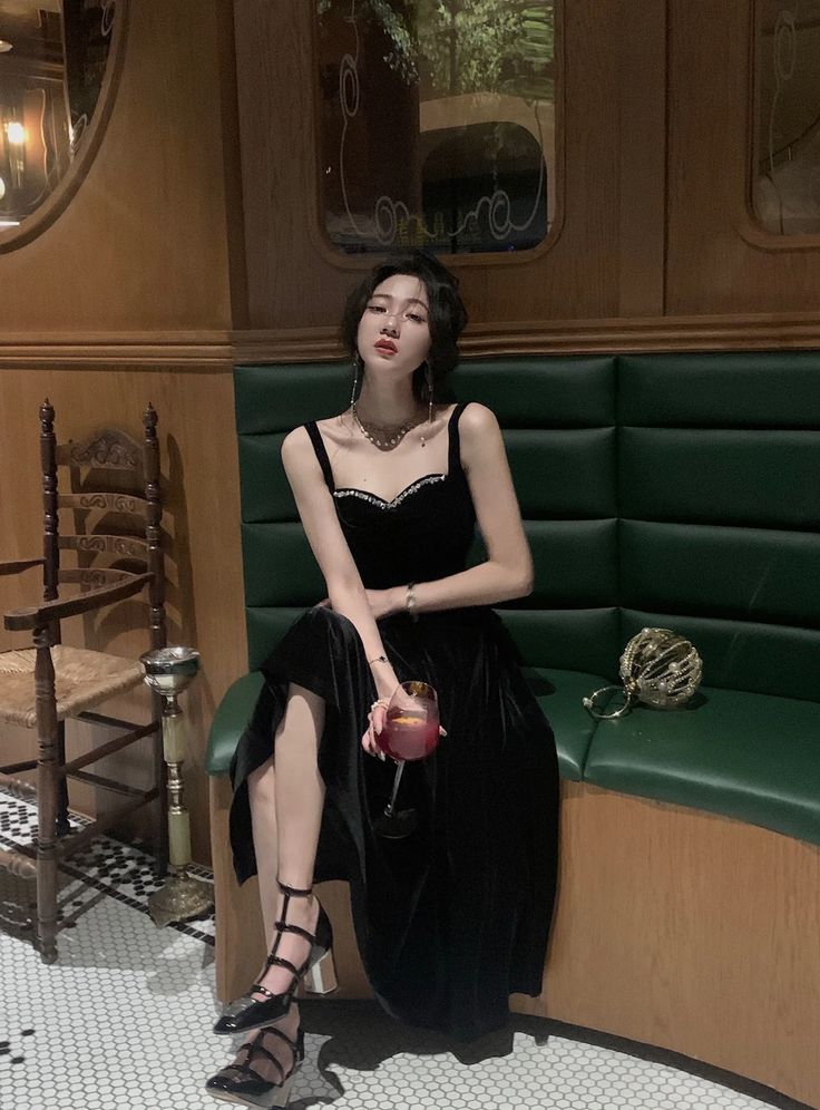 Vintage Black Velvet A-Line Party Dress Long Elegant Evening Gown Prom Dress - View 5 | FashionDia