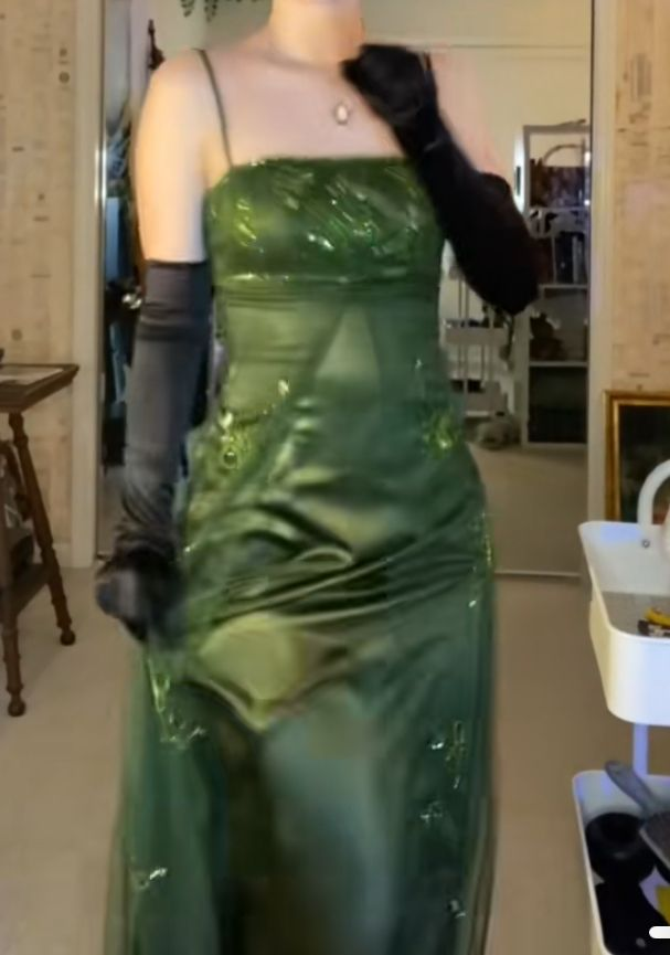Charming Green Spaghetti Straps Satin Sequin Beaded Mermaid Prom Dresses Long Birthday Party Dress - FashionDia