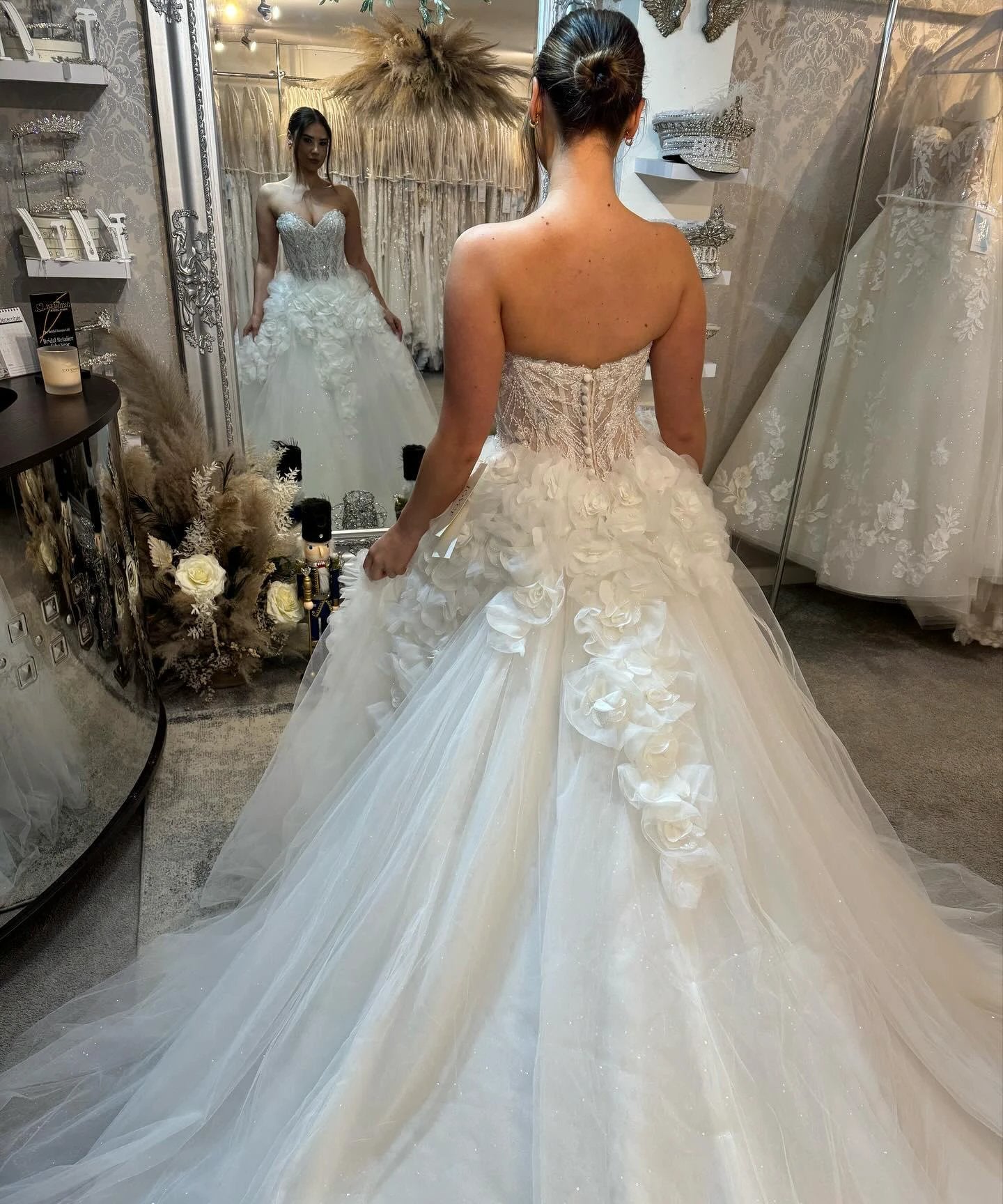 Elegant A-line Strapless Sleeveless Lace Sequined Tulle Wedding Dresses (ZD15592)