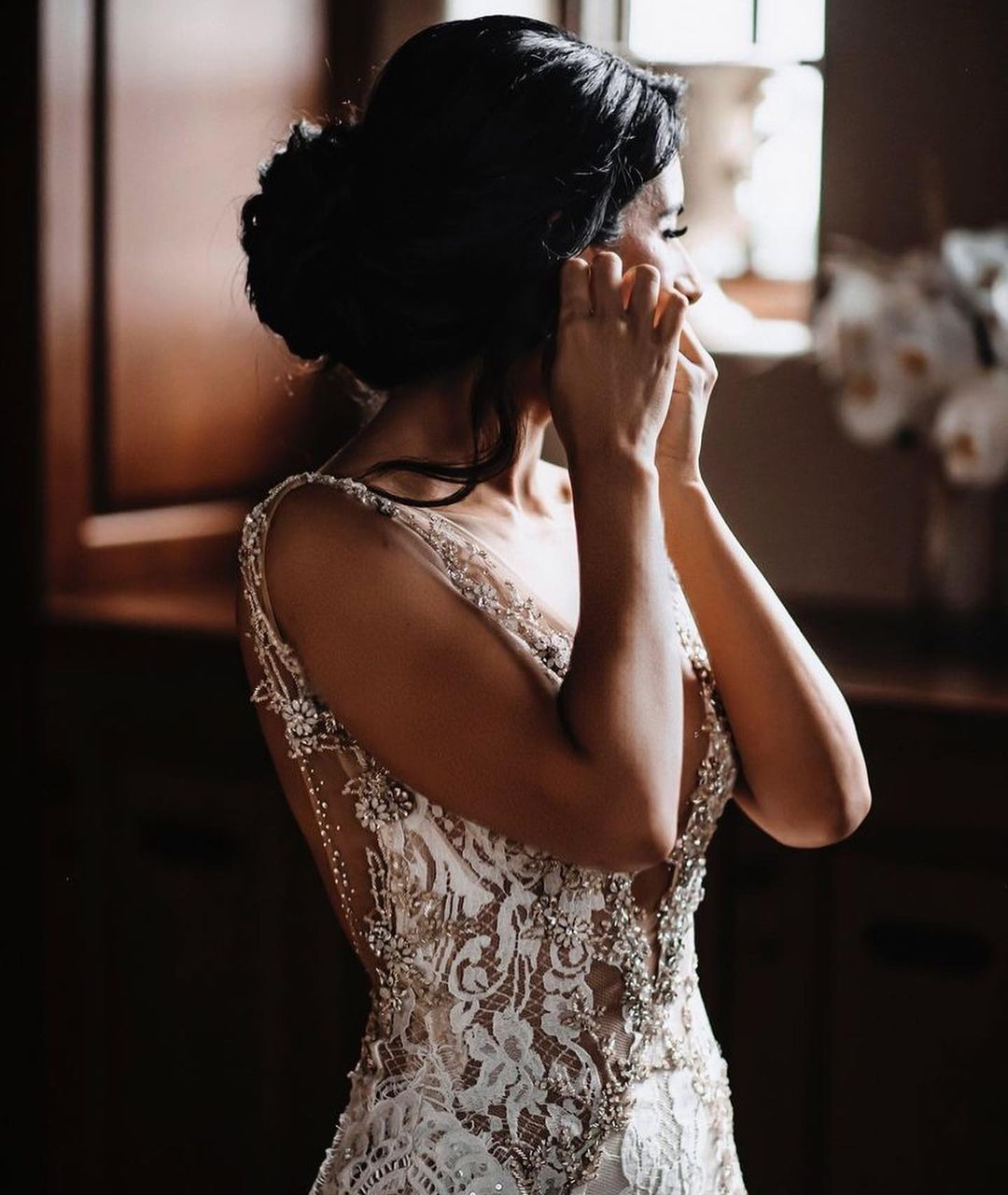 Elegant Backless V-neck Sleeveless Mermaid Beach Wedding Dresses with Lace