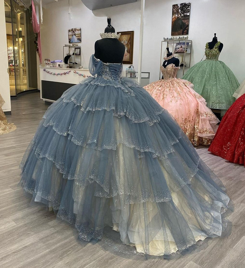 Elegant Ball Gown Off Shoulder Sweetheart Neck Sleeveless Tiered Appliques Gery Tulle Princess Gown Quinceanera Dress For Sweet 16