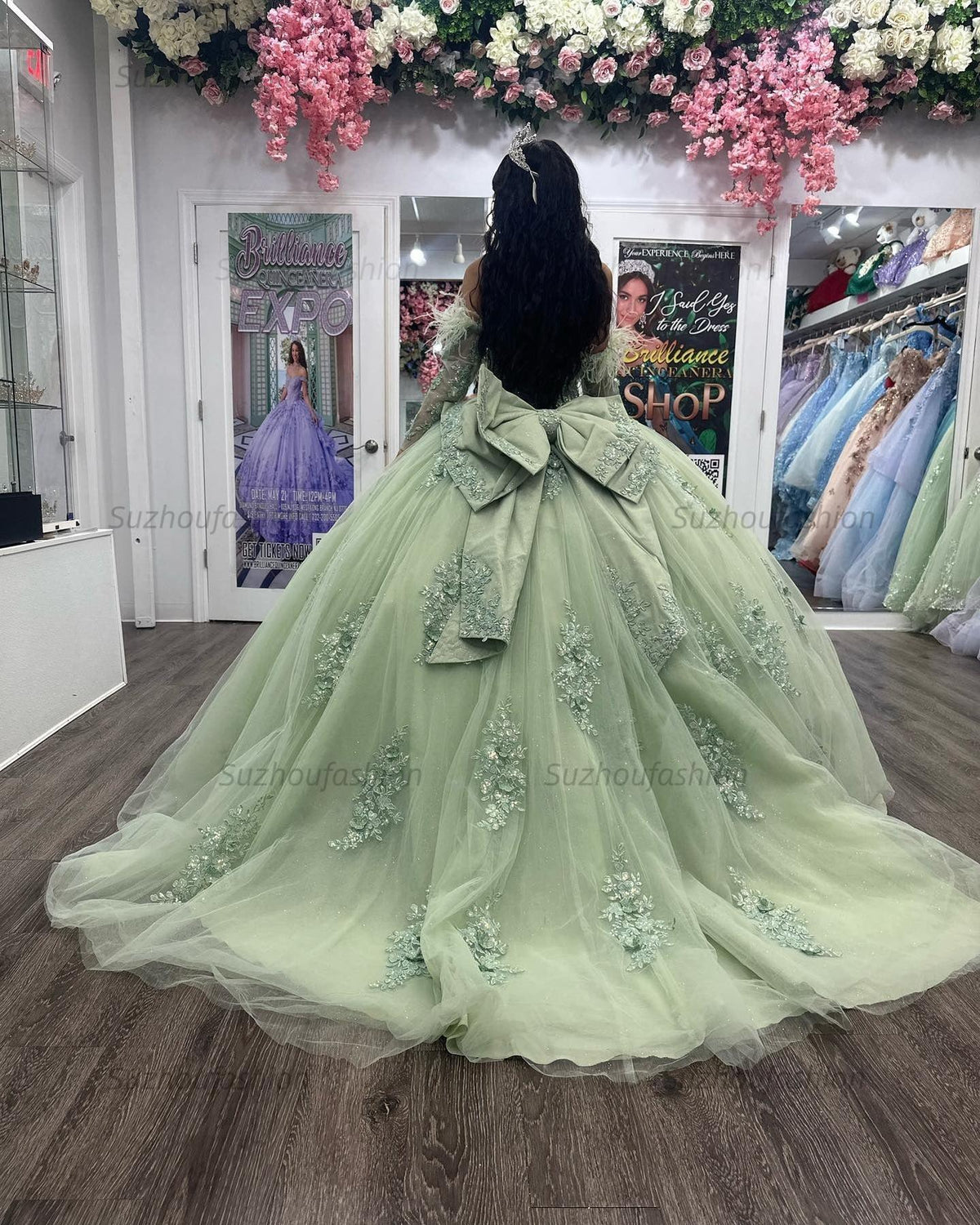 Elegant Ball Gown Sweetheart Neck Detachable Long Sleeves Lace Appliques Feather Bow Knot Sage Green Tulle Quinceanera Dress Evening Party Gown For Sweet 16