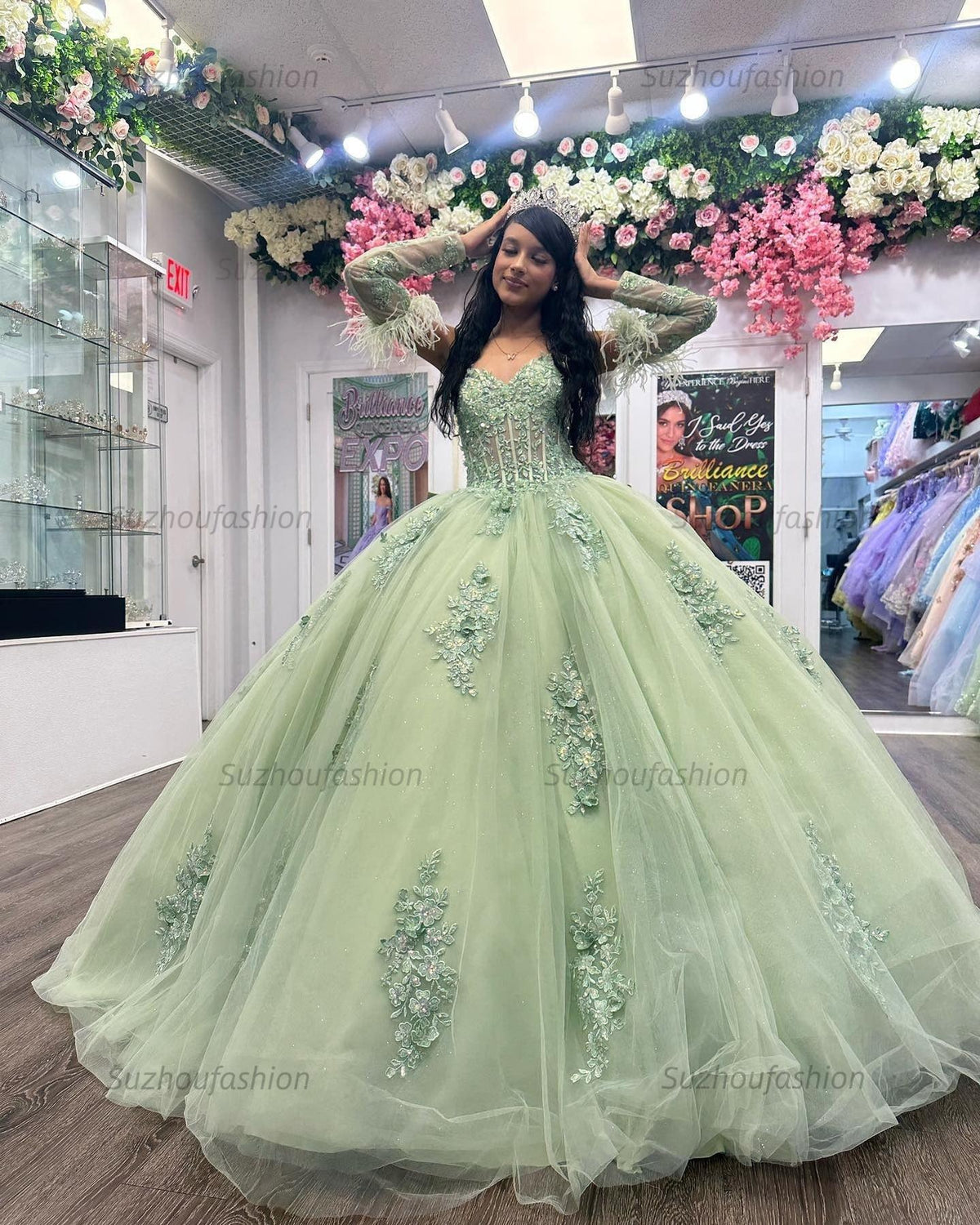 Elegant Ball Gown Sweetheart Neck Detachable Long Sleeves Lace Appliques Feather Bow Knot Sage Green Tulle Quinceanera Dress Evening Party Gown For Sweet 16