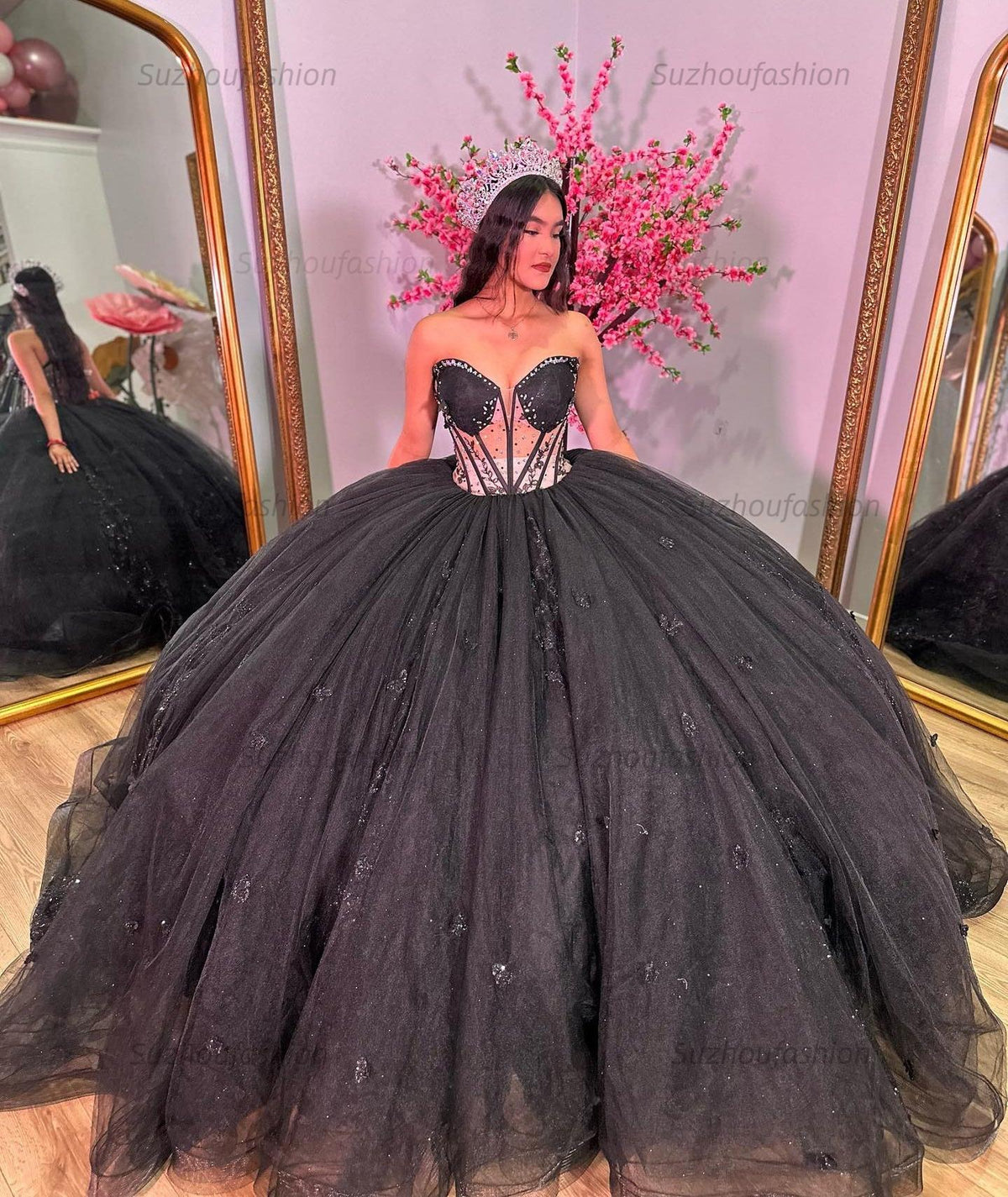 Elegant & Classic Ball Gown Sweetheart Neck Sleeveless Lace Applique Black Tulle Quinceanera Dress Birthday Party Gown For Sweet 16