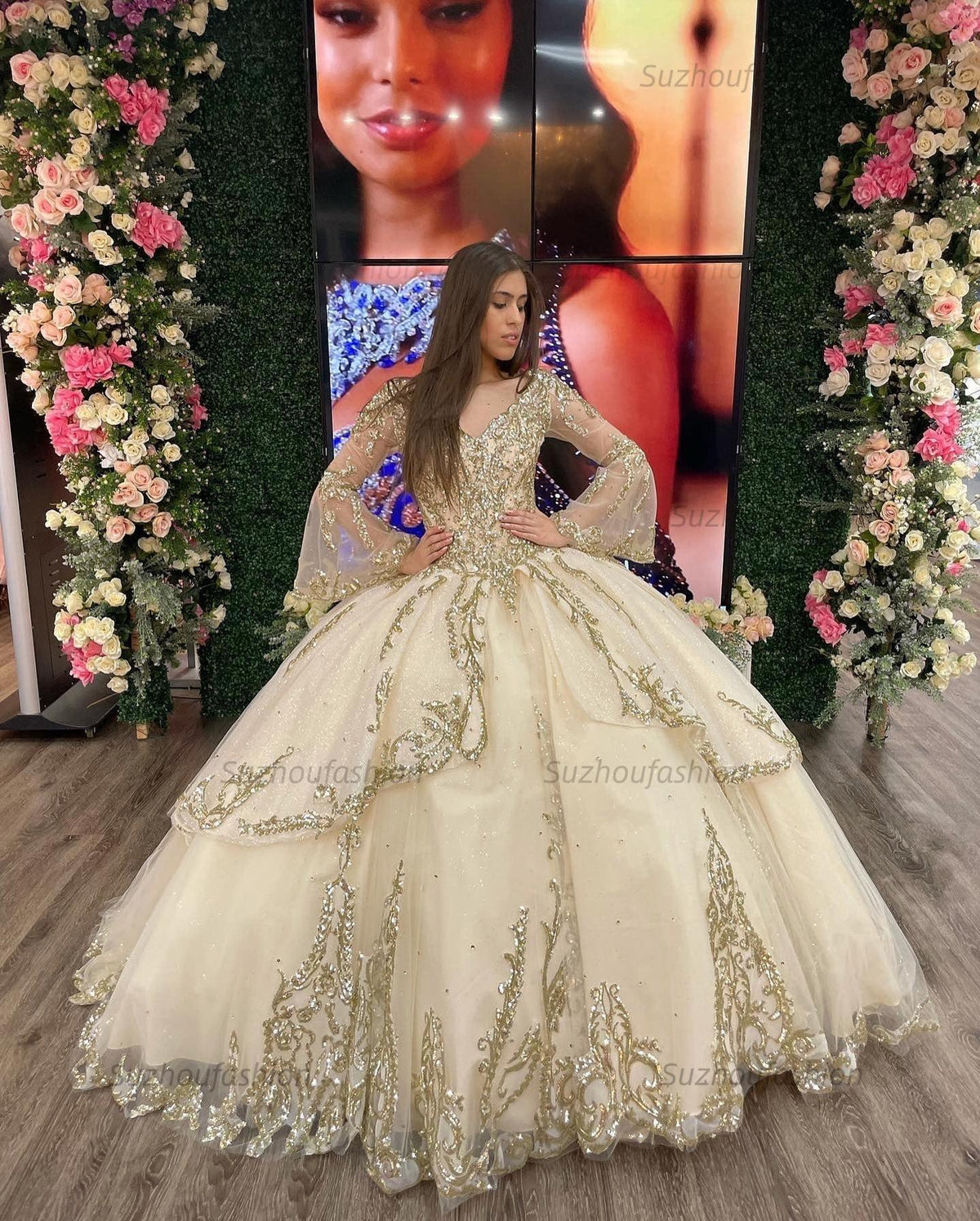 Elegant & Gorgeous Ball Gown Sweetheart Long Sleeves Sequined Appliques Beaded Tiered Champagne Tulle Quinceanera Dress Princess Evening Party Gown For Sweet 16