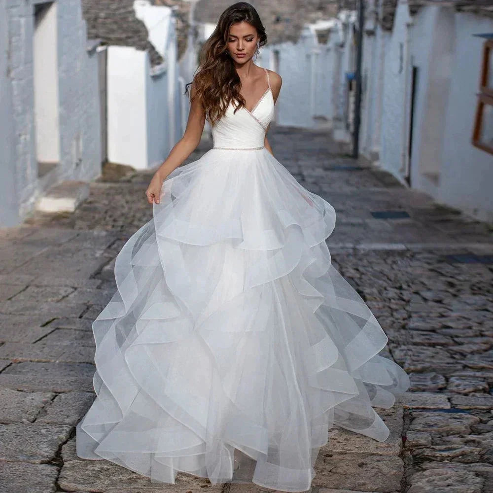 Elegant Spaghetti Straps Ball Gown Wedding Dresses Backless Robe de Mariage Delicate Beaded Ruffles Bridal Gown (ZD13296)
