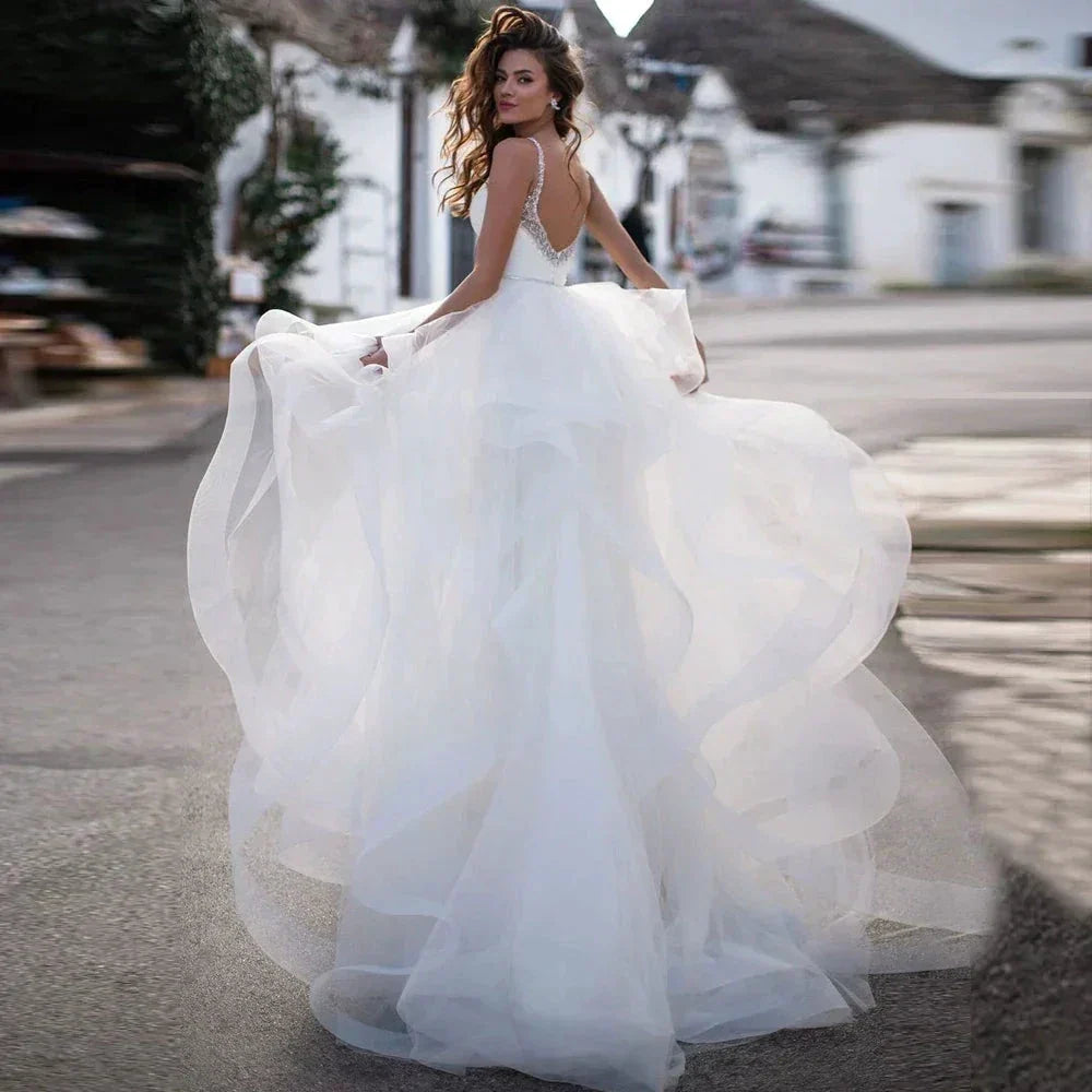 Elegant Spaghetti Straps Ball Gown Wedding Dresses Backless Robe de Mariage Delicate Beaded Ruffles Bridal Gown (ZD13296)