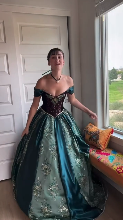 Vintage Off-the-Shoulder Green Satin Lace Applique Ball Gown Sweet 16 Dress - View 3 | FashionDia