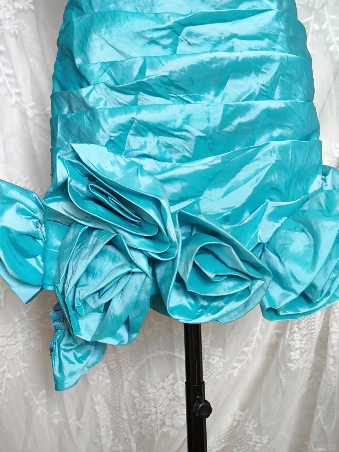 Vintage Blue Strapless Satin Pleated Short Party Dress Rose Flowers Hem Homecoming Dress - View 4 | FashionDia