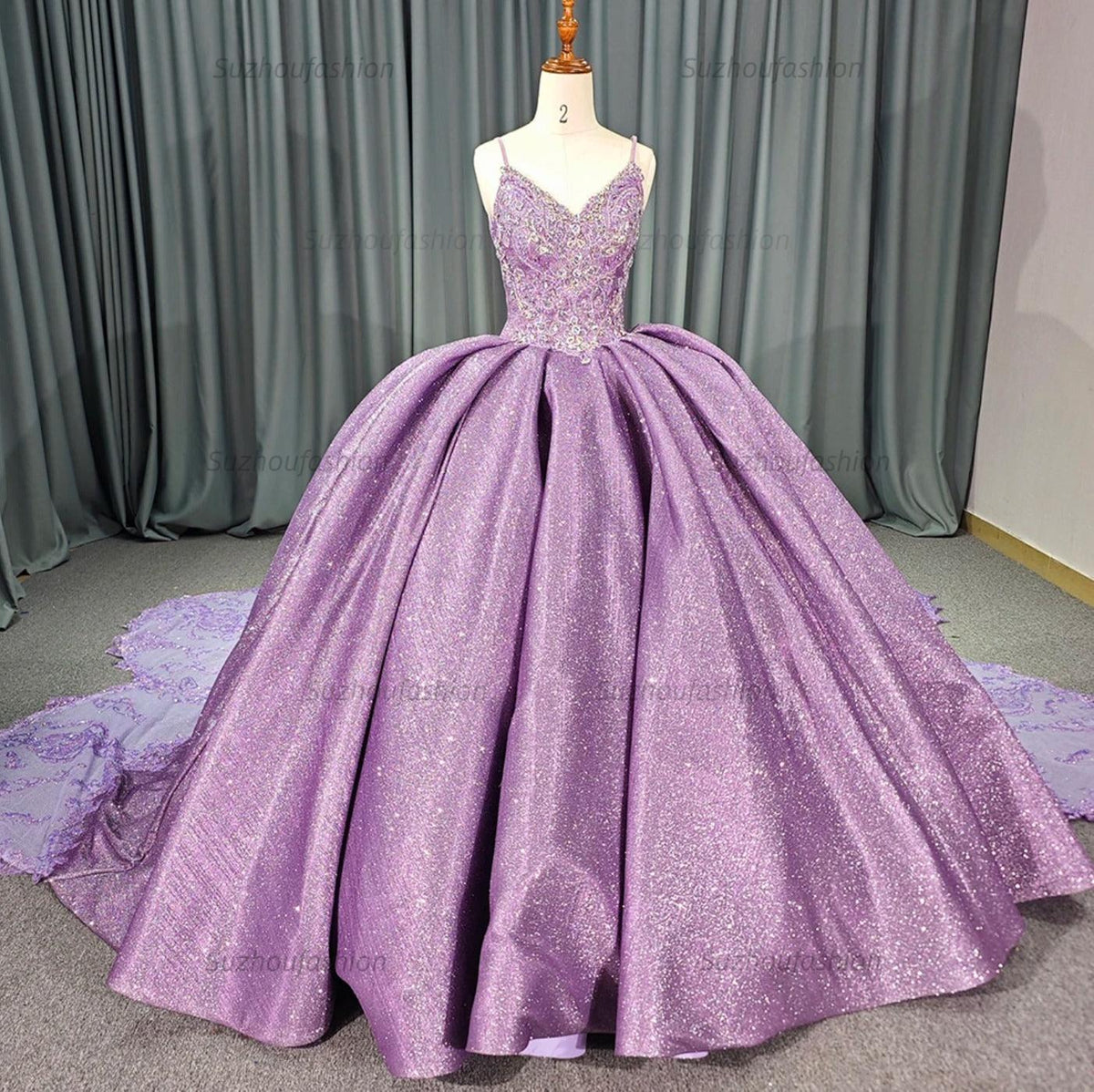 Glamorous & Glitter Ball Gown V Neck Spaghetti Straps 3D Floral Lace Appliques Sweep Train Purple Tulle Princess Quinceanera Dress For Sweet 16