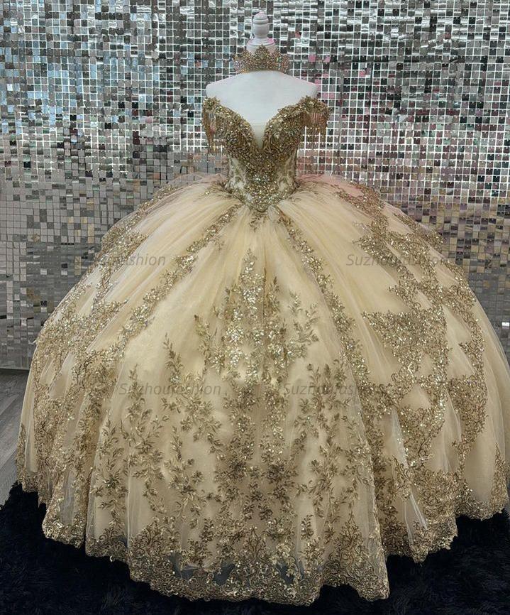 Goegeous Ball Gown Off Shoulder Lace Appliques Beaded Tiered Champagne Tulle Princess Quinceanera Dress Birthday Party Gown For Sweet 16