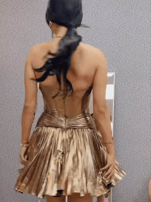 A-Line Scoop Empire-Waist Sleeveless Metallic Pleated Short Homecoming Dress